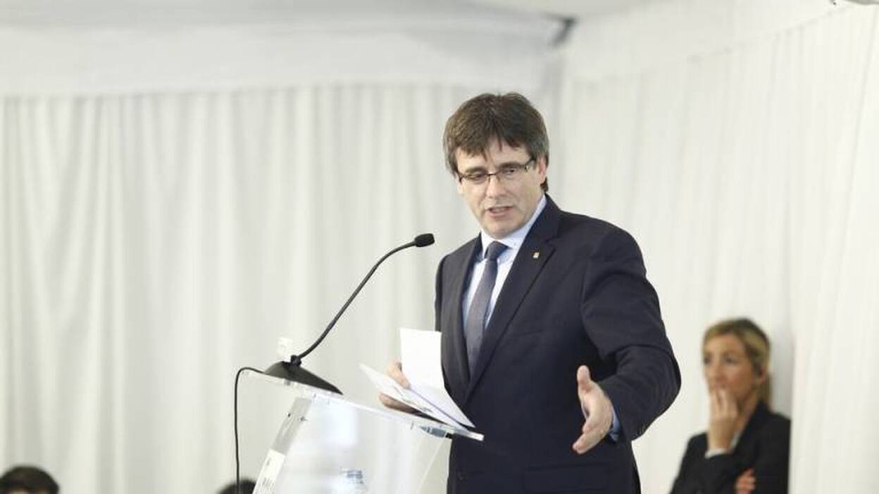Puigdemont pide la dimisión del ministro Fernández por el "GAL mediático"