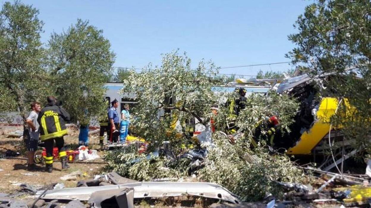 Imágenes del choque frontal de trenes en el sur de Italia