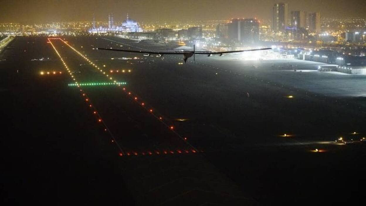 Solar Impulse II culmina la primera vuelta al mundo en avión solar