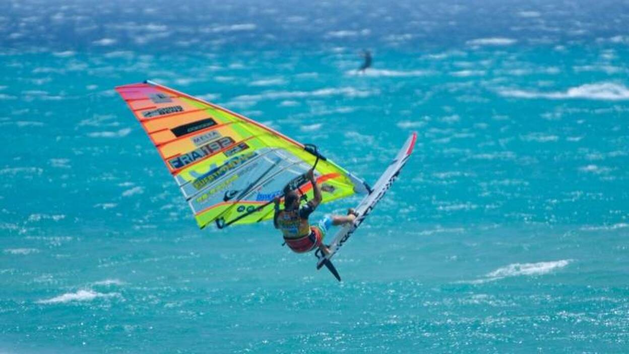 Antone Albeau lidera el slalom del mundial de Fuerteventura