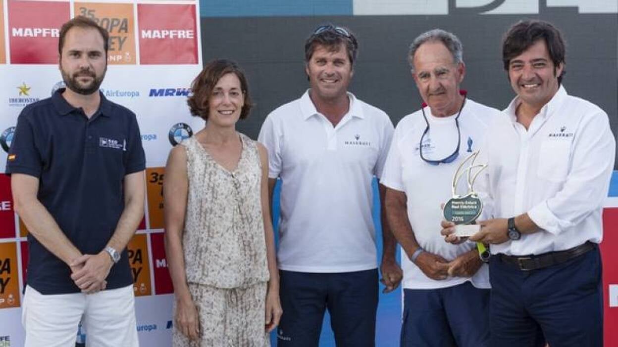 El Maserati, más líder