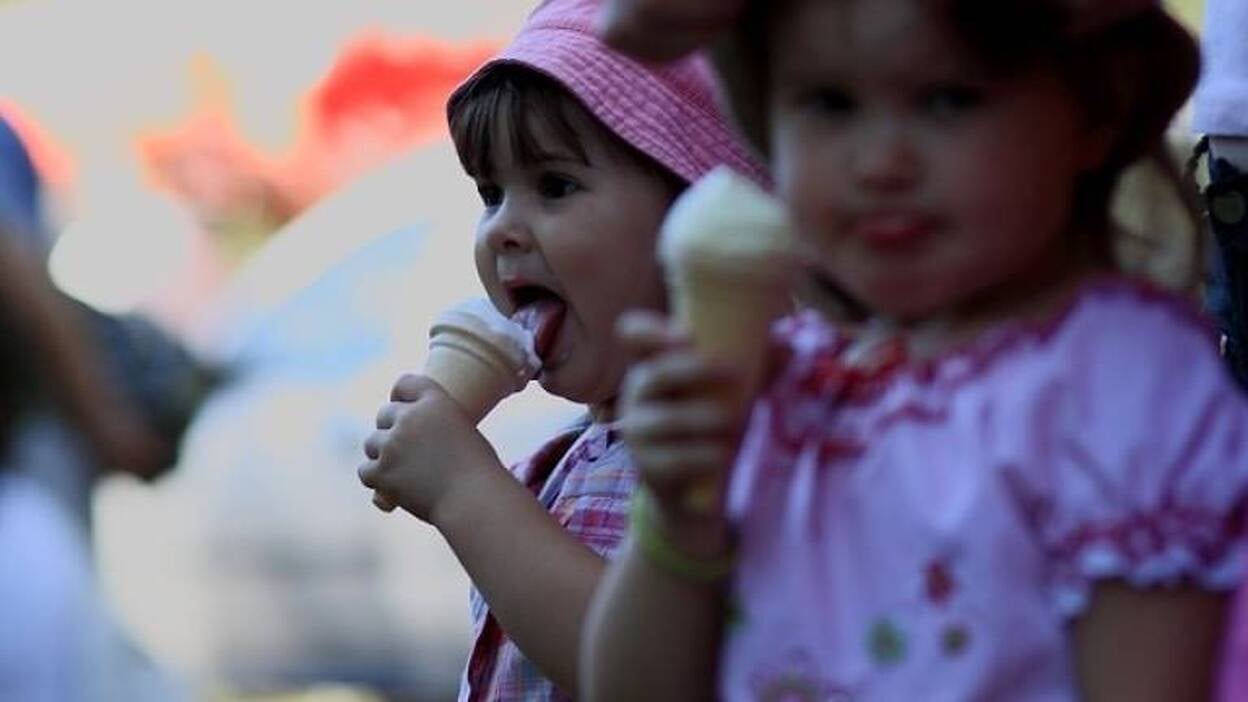 Los padres incluyen al helado dentro de una alimentación saludable