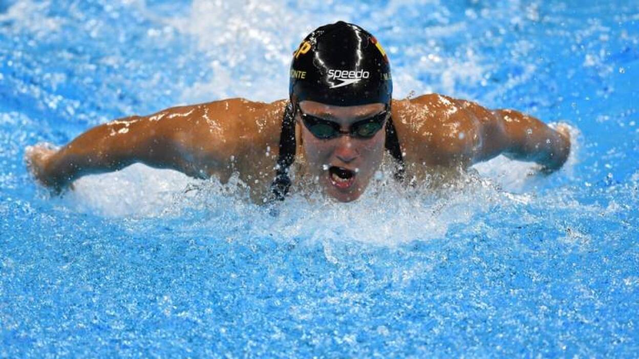 Mireia apunta a la medalla en los 200 mariposa