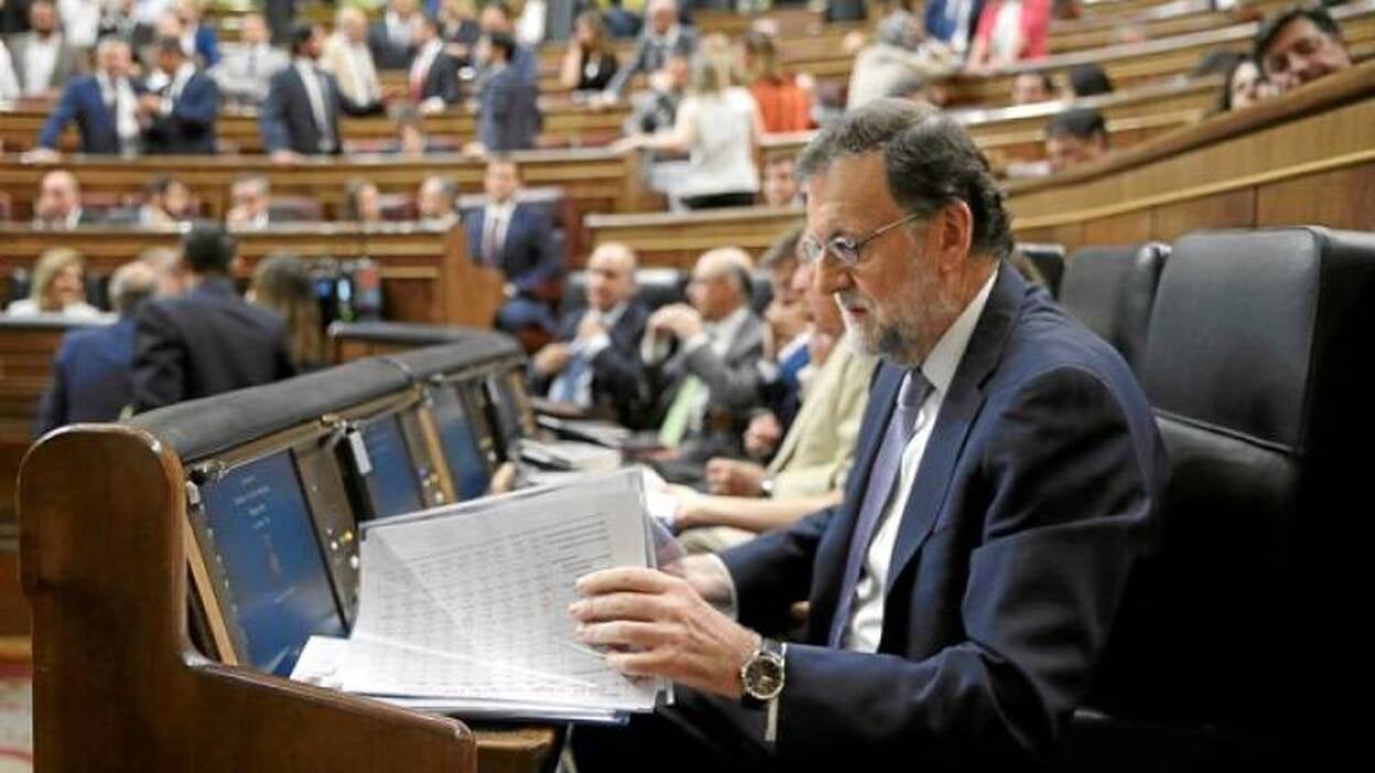Rajoy se queda en 170