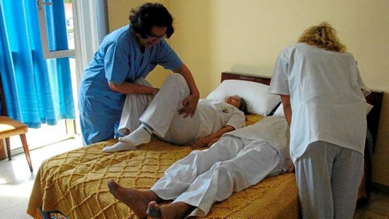 La ayuda a domicilio se licita hoy con Clece como favorita