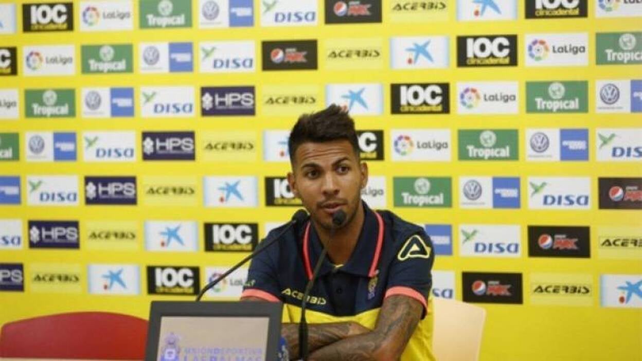 Viera: "Trabajo mañana, tarde y noche"