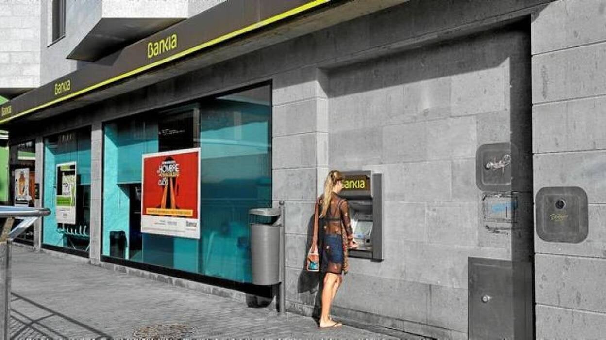 El FROB estudia fusionar a Bankia con BMN, que suman 2.500 oficinas