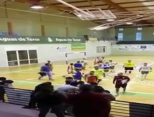 Violencia desatada en el pabellón polideportivo de Teror