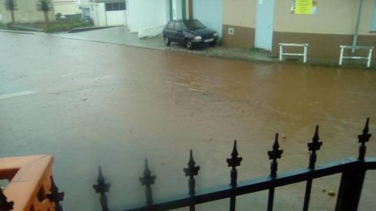La tormenta descarga rayos sobre Gran Canaria y anega Tenerife