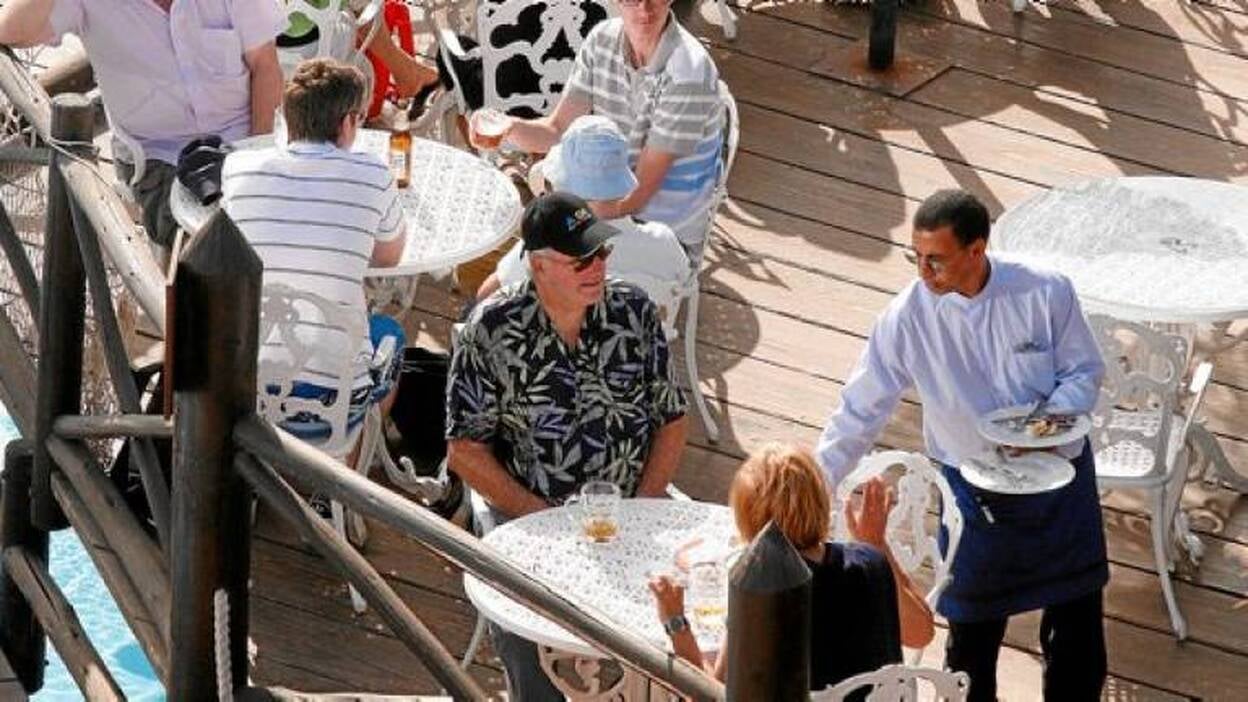 Patronal y sindicatos sellan el convenio de hostelería