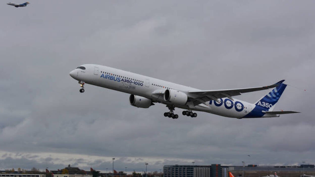 El primer A350-1000 completa con éxito su vuelo inaugural