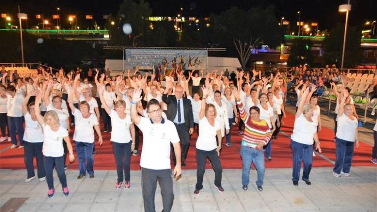 Espectáculo y colorido en el Centro Comercial Yumbo