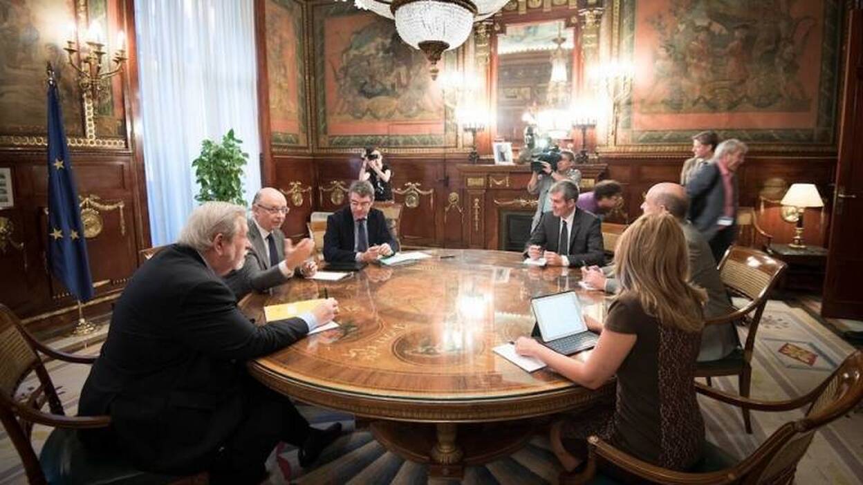 Clavijo se reunirá con Montoro el 7 de diciembre