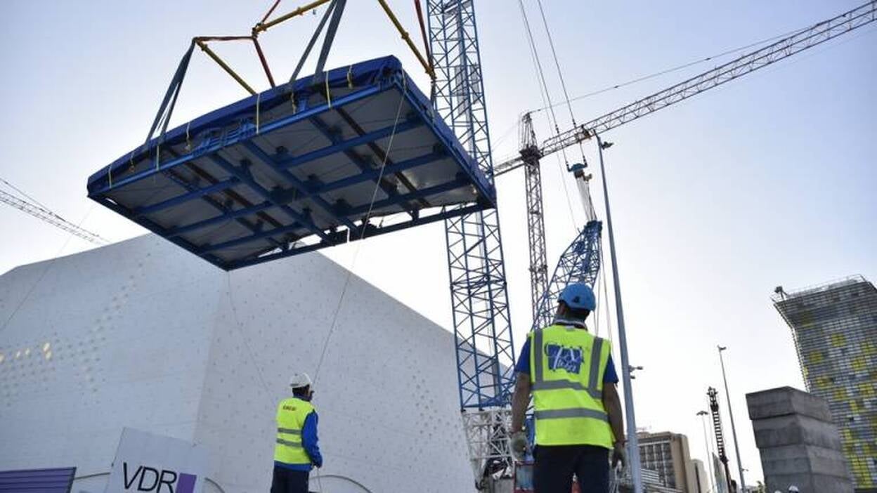 El Poema del Mar coloca los acrílicos del 'Deep Sea'