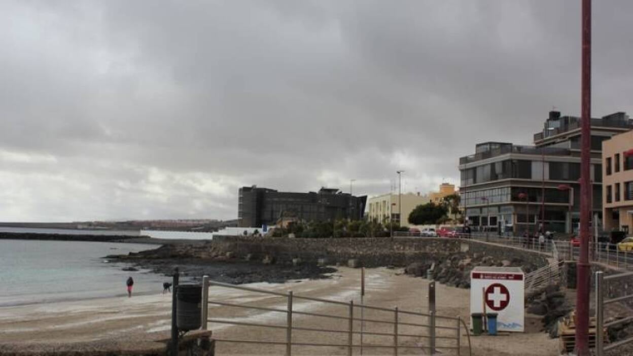 Cerrada la playa de Los Pozos por las obras de ampliación