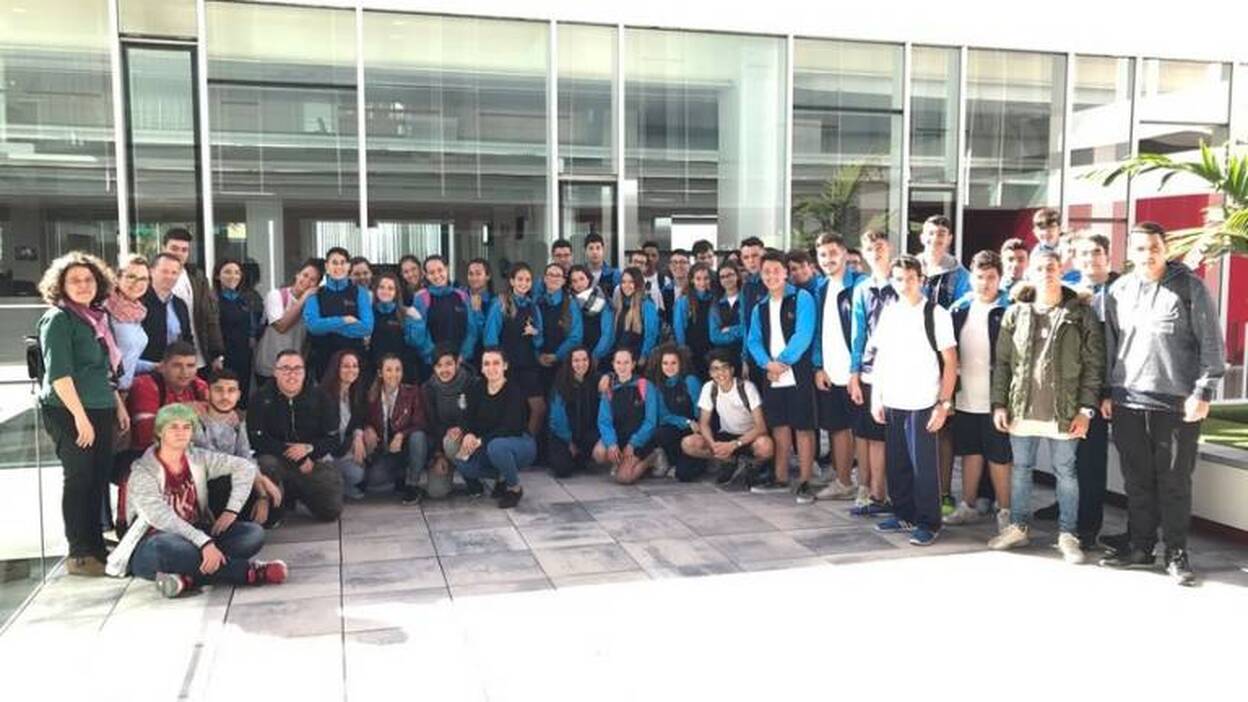Alumnos del Centro Sopeña:Oscus visitan CANARIAS7