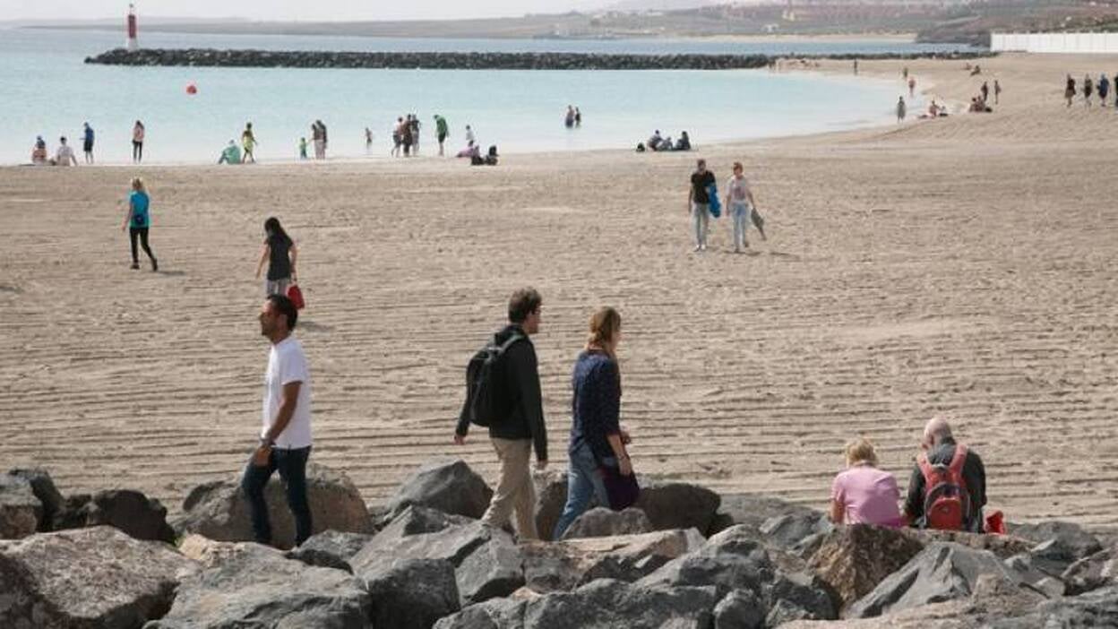 Una playa urbana sin tantas estrecheces