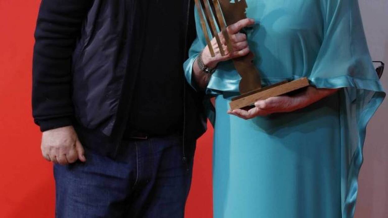 Carmen Maura y Emma Suárez relucen en unos Fotogramas de Plata muy femeninos