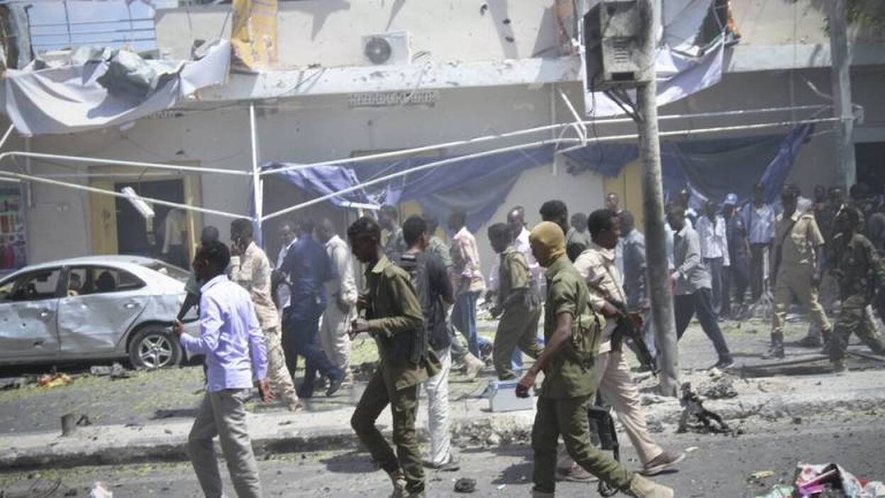 Al menos 13 muertos en dos atentados con coche bomba en Mogadiscio