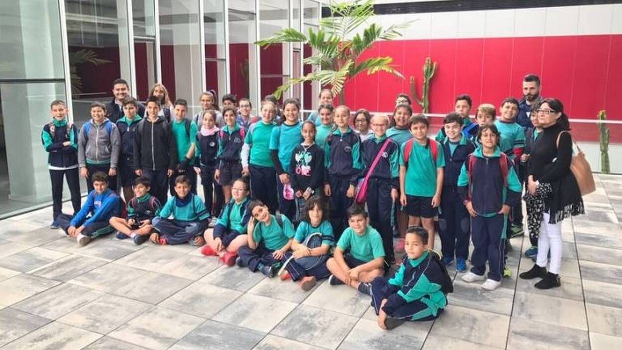 Alumnos del CEIP Policarpo Báez visitan CANARIAS7 (1)