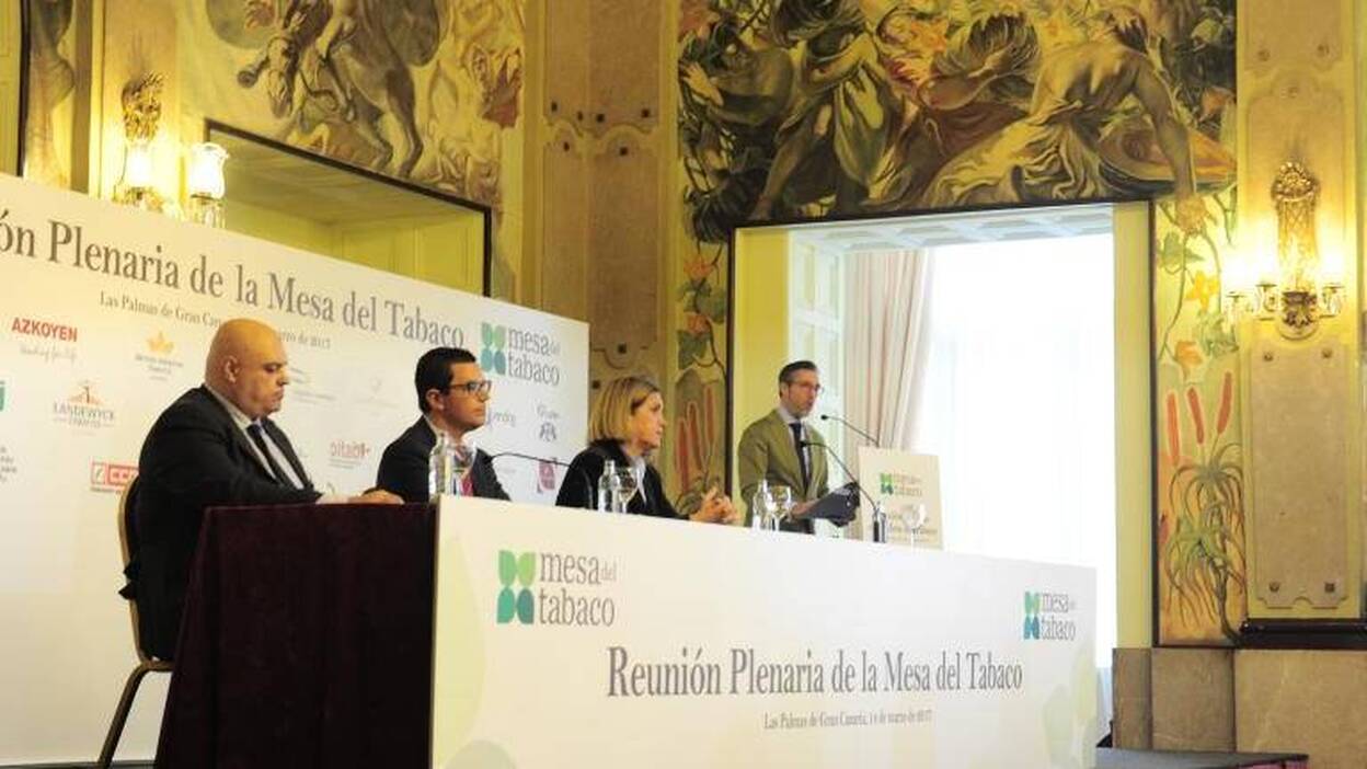 Canarias trabaja para &#8216;salvar&#8217; la venta de tabaco en bazares