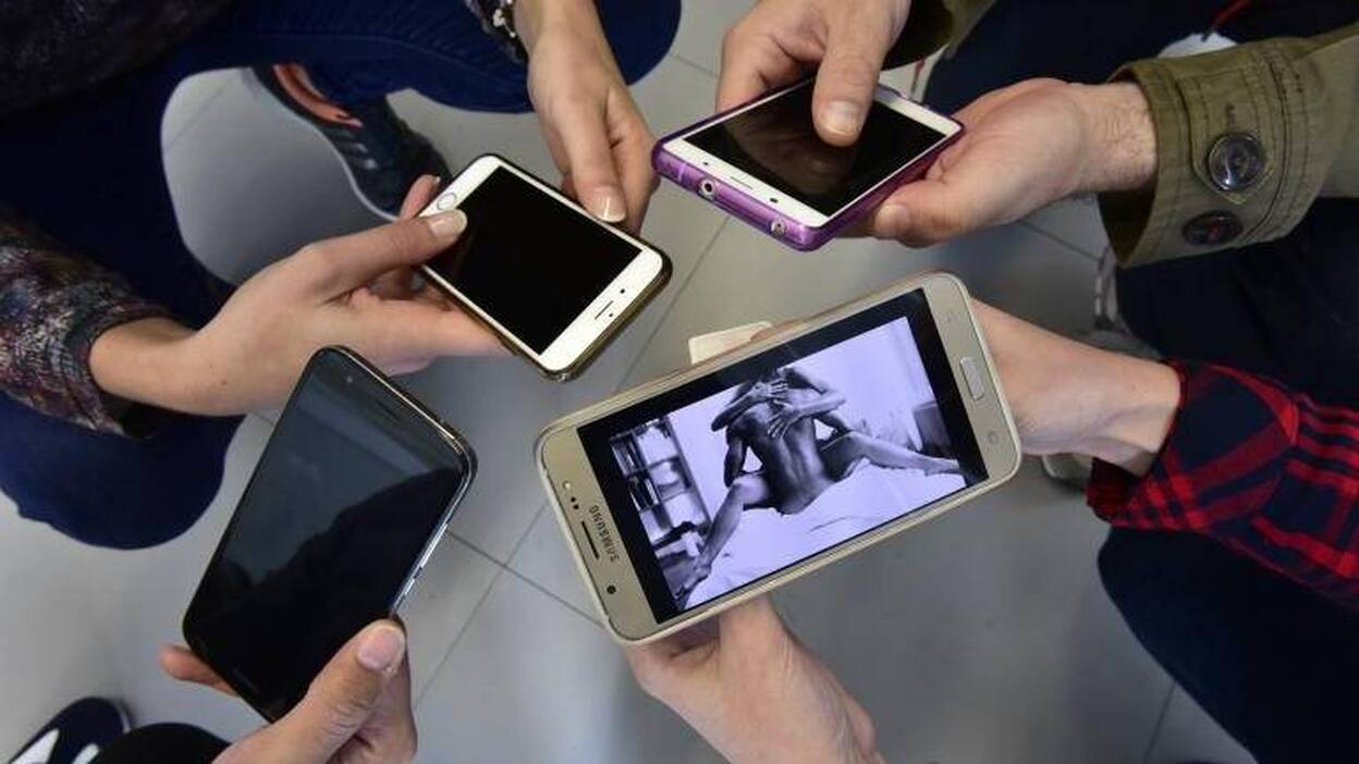 El &#8216;sexting&#8217; se ceba con las adolescentes canarias