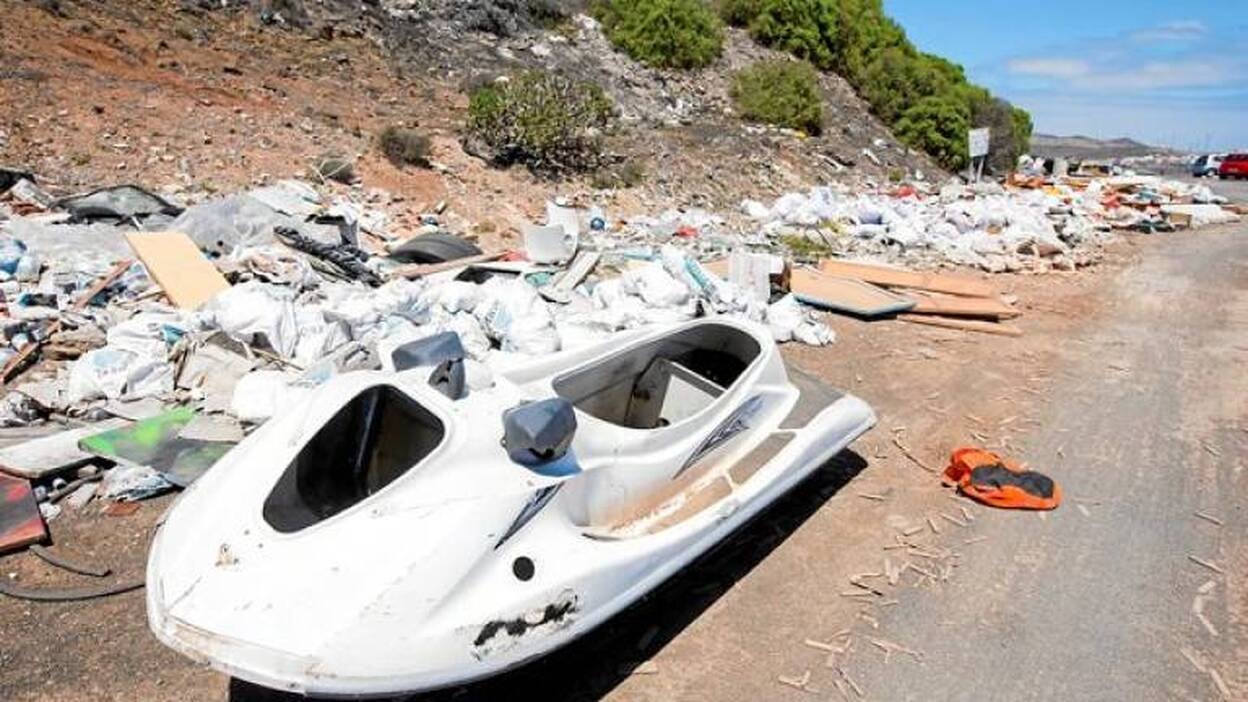 Basura después de un tsunami