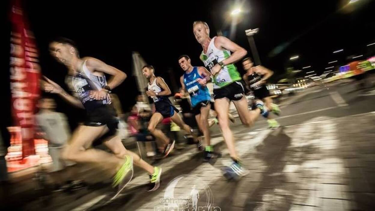 Ambientazo en la carrera nocturna de Corralejo