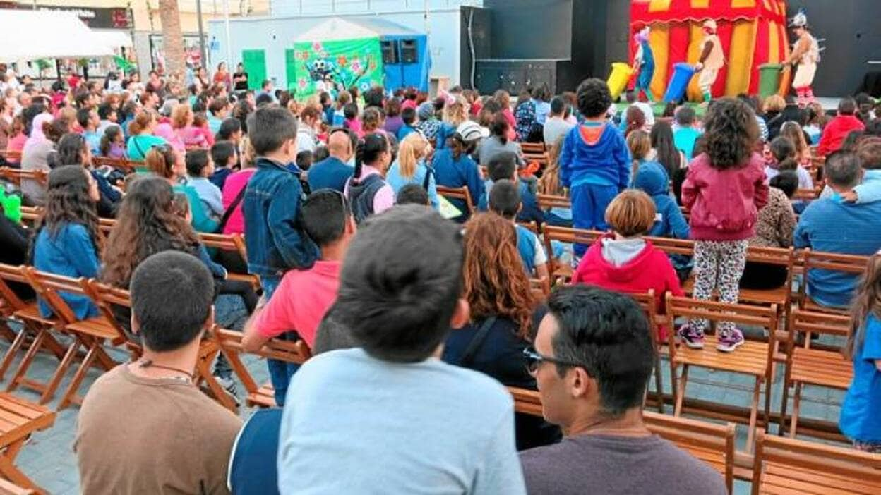 Santa Lucía va de cata de obras por el Día del Libro