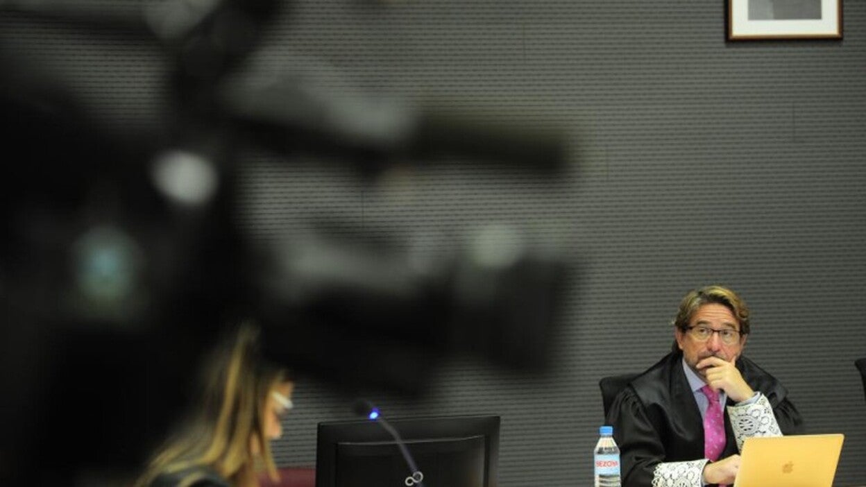 ¿Dónde se mete el juez Alba?