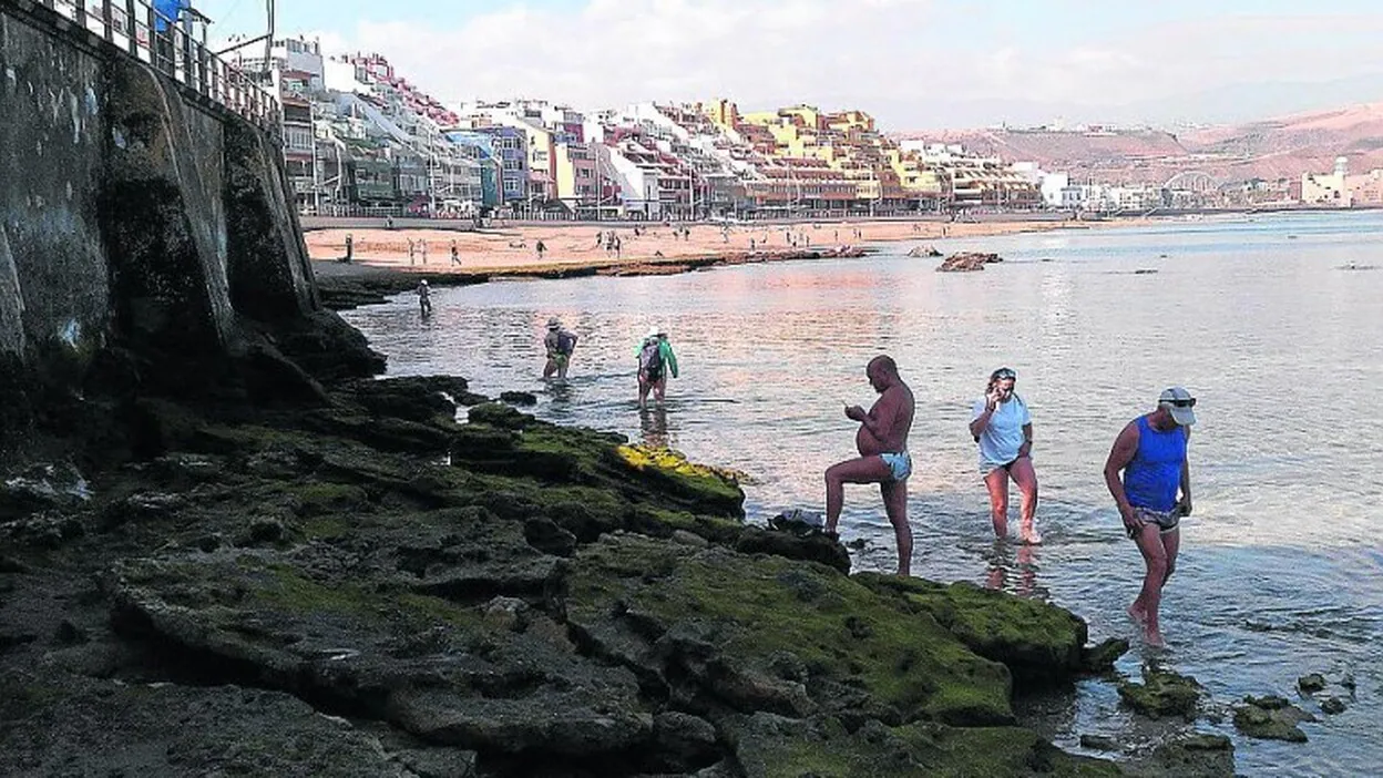 La playa cortada de Las Canteras