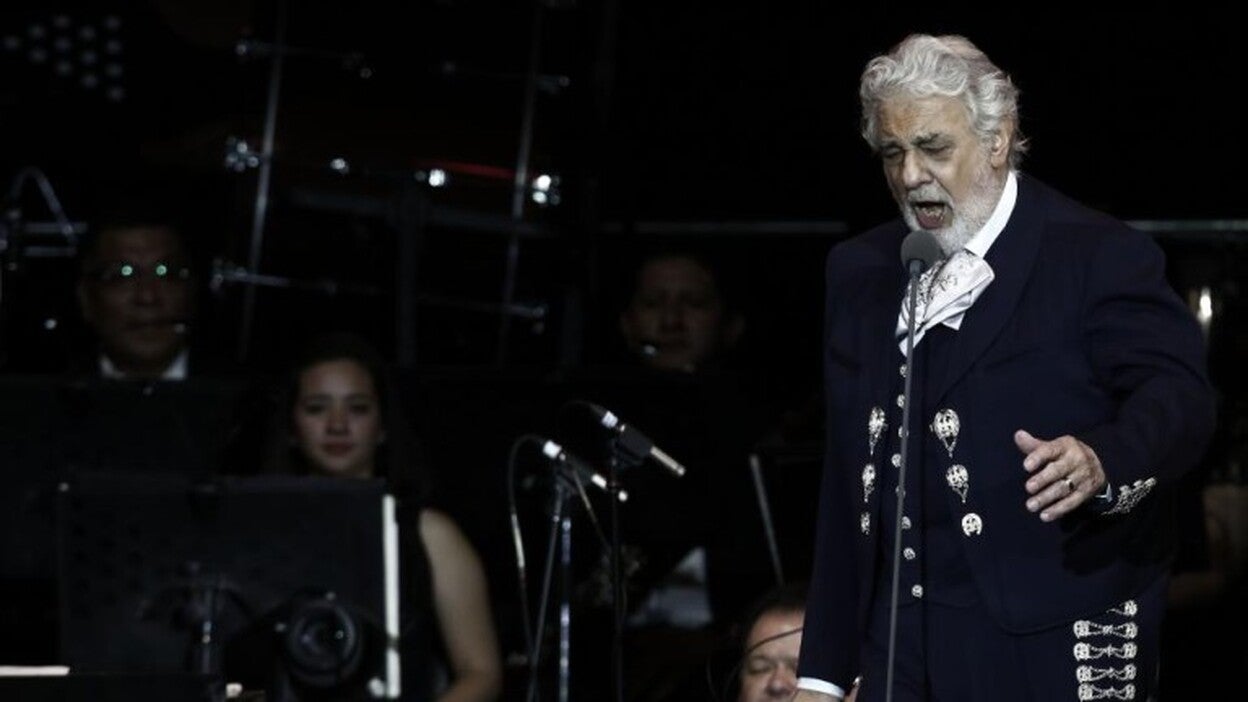 Plácido Domingo le canta a Puebla