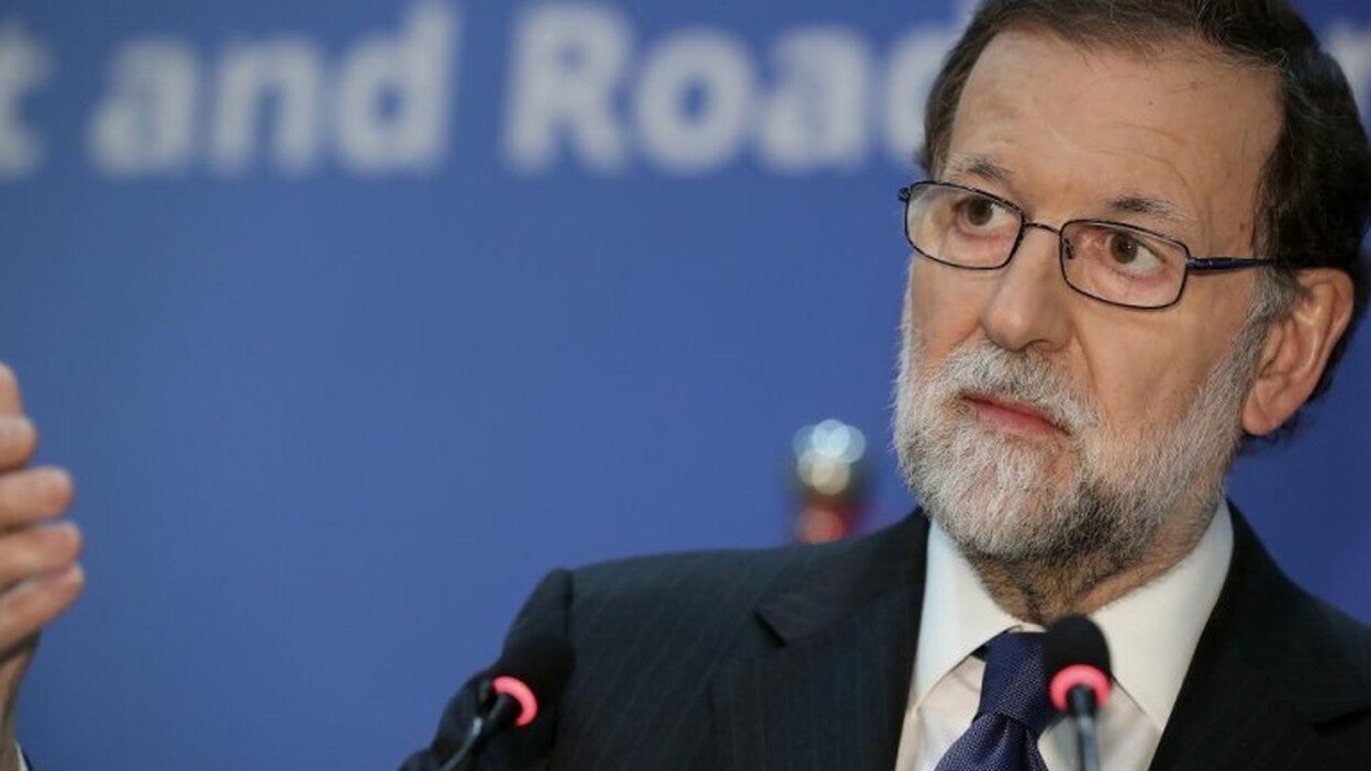 Rajoy mantiene la confianza en Catalá y los fiscales pese a su reprobación