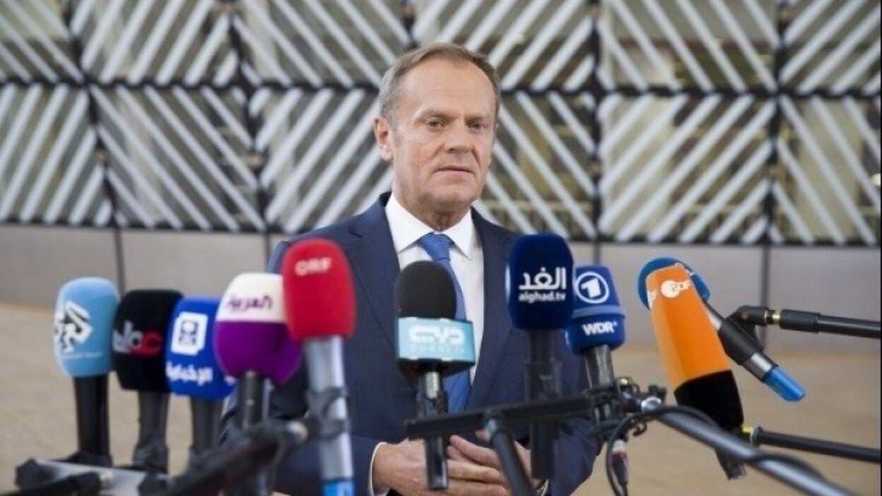 Tusk insiste en negociar «por fases» la salida británica de la UE