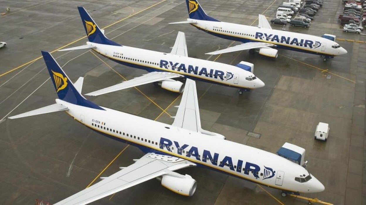 Las 'low cost' transportan en Canarias un 33,2% más de pasajeros en abril