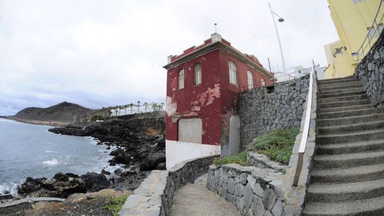 La retirada de fangos de la Casa Roja exige una semana de trabajo