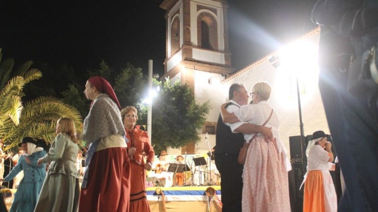 El Baile de Taifas en Antigua conmemora el Día de Canarias