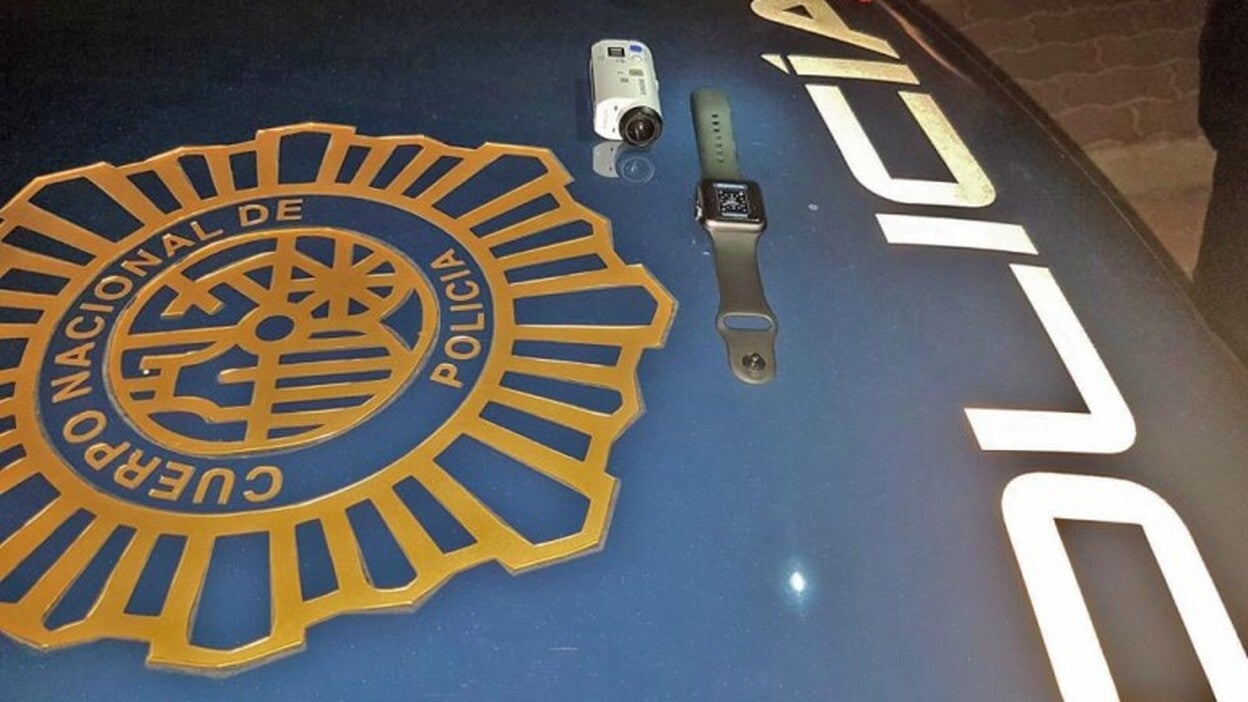 Grababa a niños en un recinto infantil