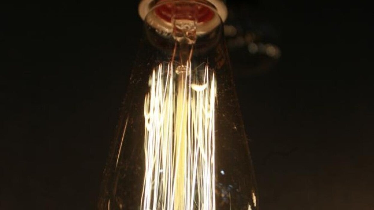 El recibo de la luz vuelve a subir (0,9%) en mayo