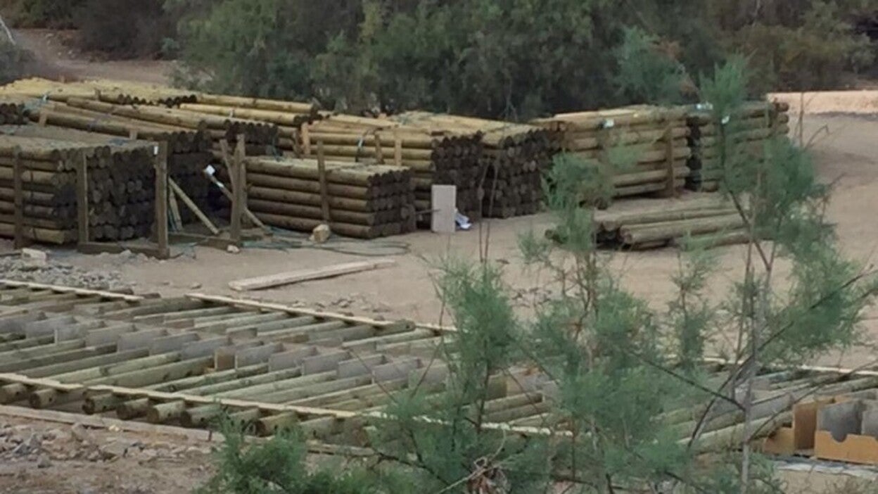 «Utilizan el parque Tony Gallardo  como una fábrica de encofrado»