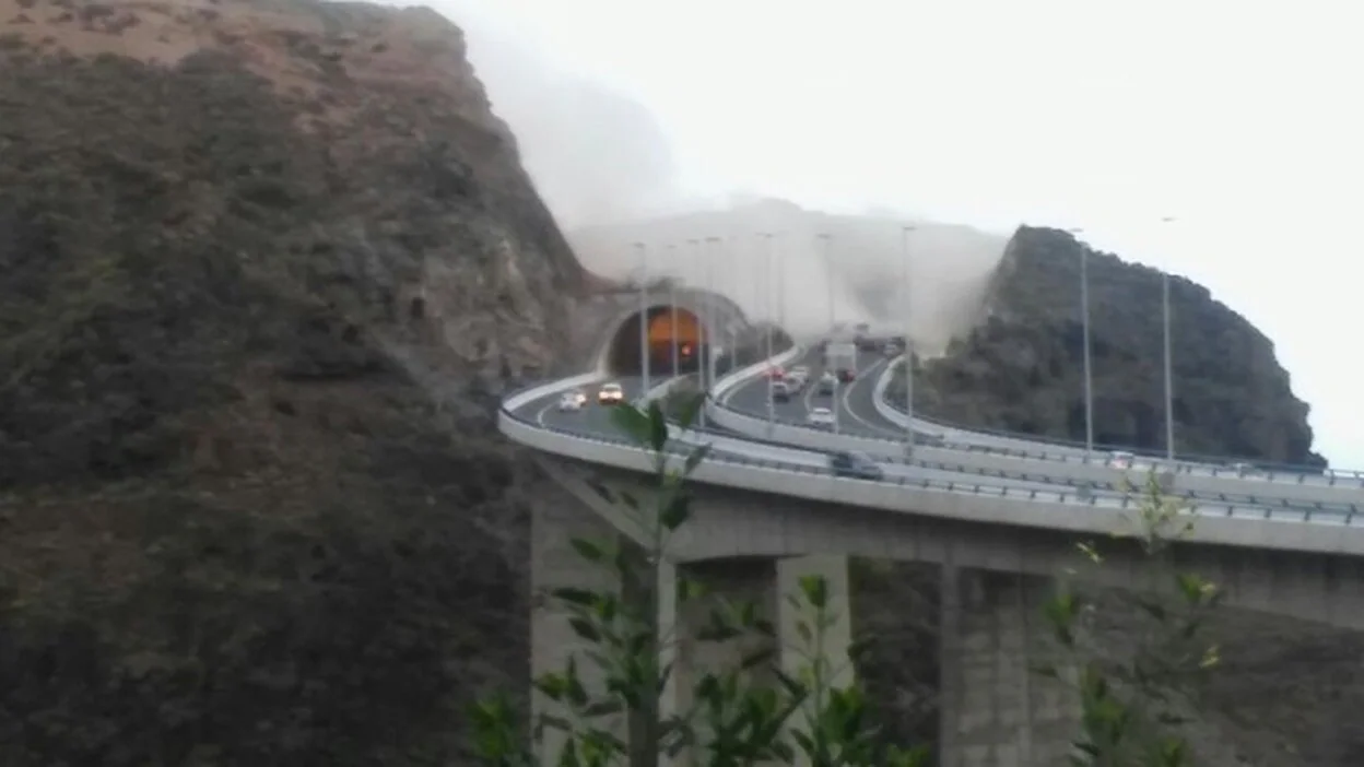 Desprendimiento sobre un túnel del puente de Silva: sin víctimas