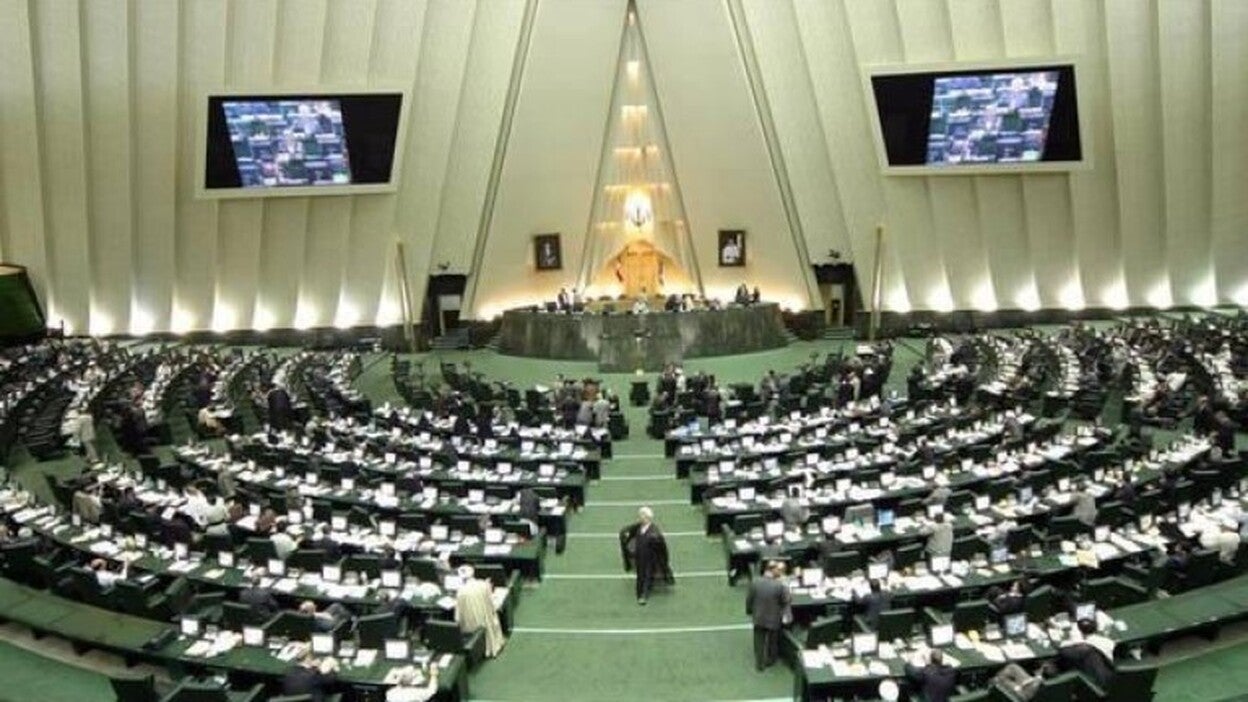 Irrumpen en el Parlamento de Irán y abren fuego