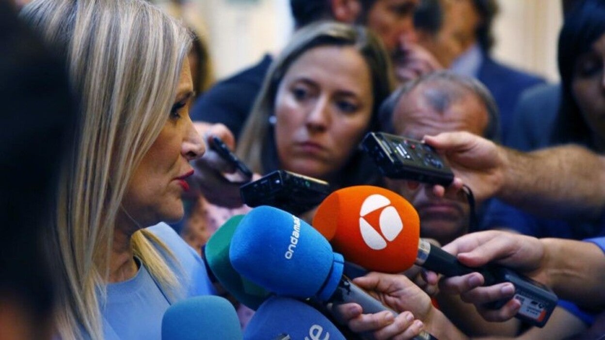 Cifuentes usará los mecanismos del Estado para evitar el «desafío» catalán