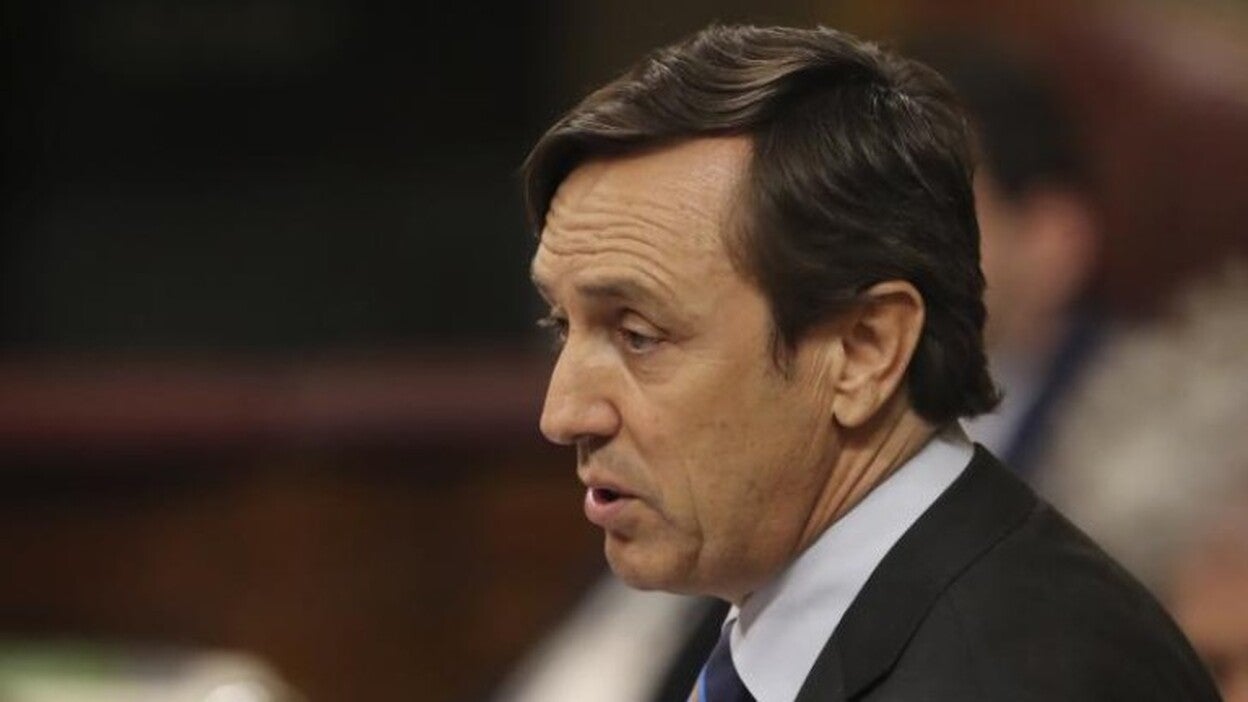 Hernando a Iglesias: «Nunca será presidente. Retire la moción o retírese»