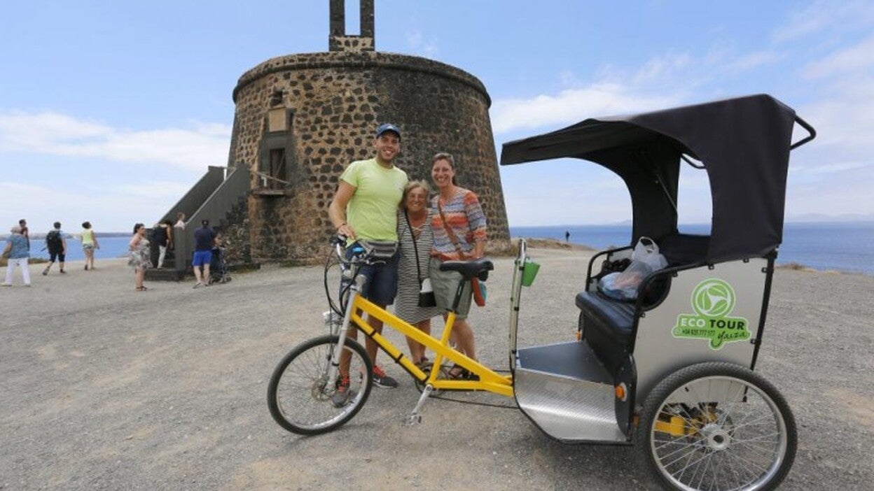 El mayor barco hospital del mundo llega a La Luz