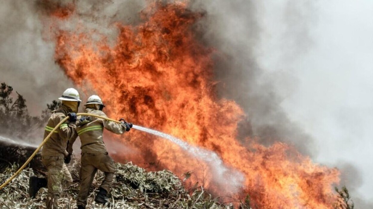 Portugal lucha contra su incendio más mortífero