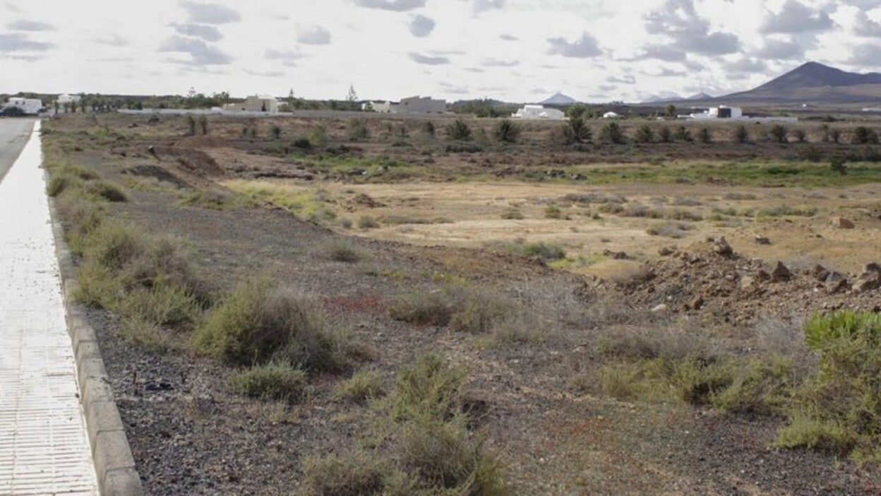 El campo de fútbol de Costa Teguise se iniciará en otoño