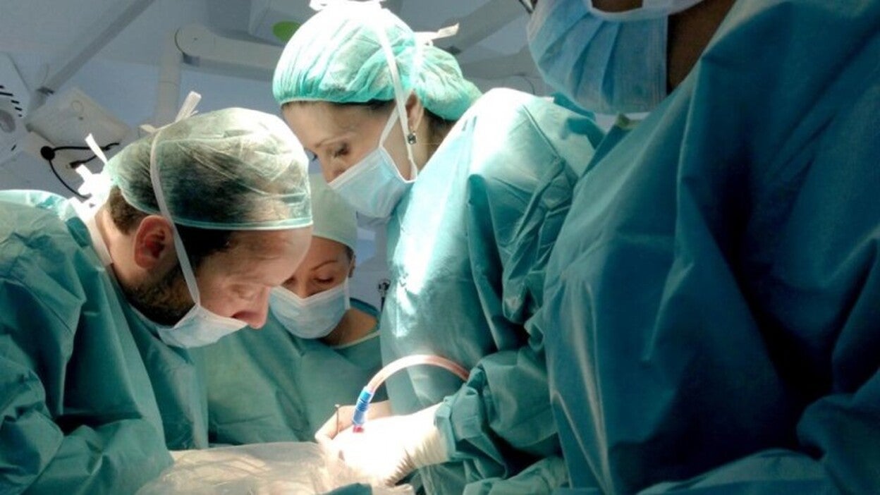 Implantes sin hueso, en pacientes sin dientes