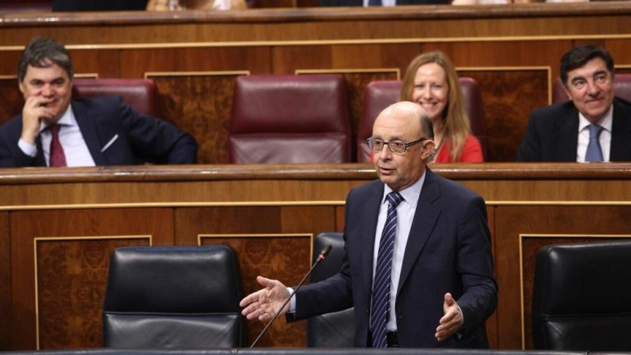 PSOE y Podemos urgen la dimisión de Montoro, que justifica la amnistía fiscal