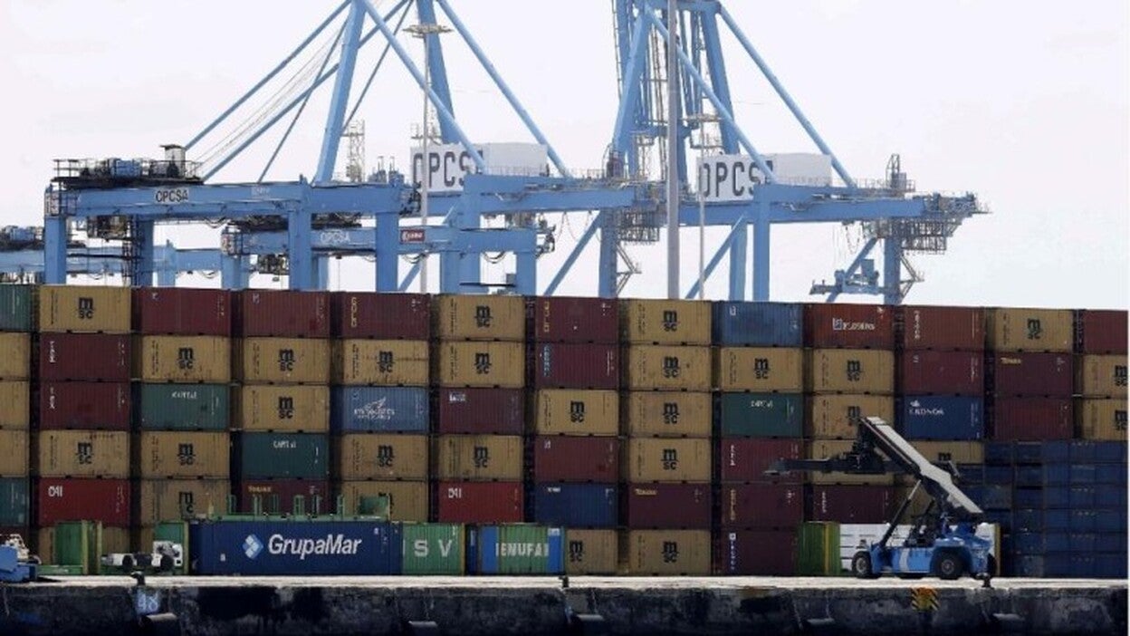 El puerto de Las Palmas prevé prejubilar a 117 estibadores